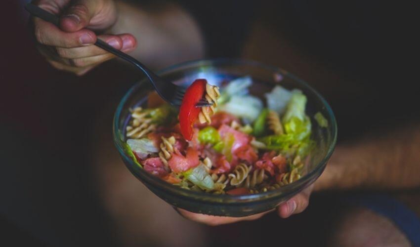 7 Trik Makan Supaya Bisa Ambil Porsi Lebih Sedikit dari Biasanya