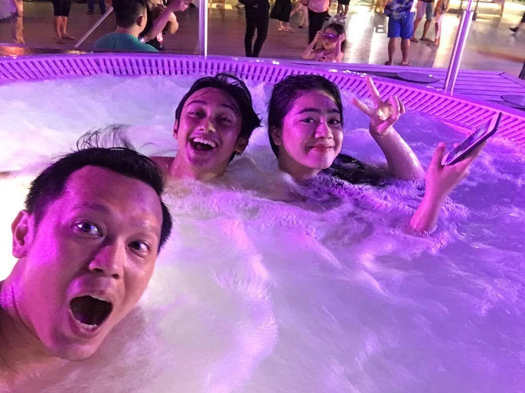 10 Momen Mesra Hito Caesar dan Felicya Liburan di Kapal Pesiar