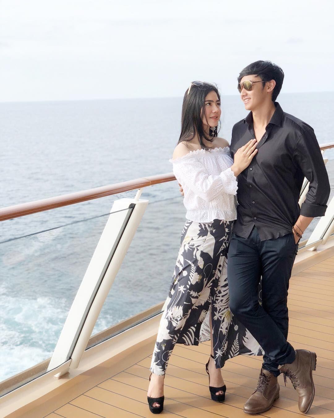 10 Momen Mesra Hito Caesar dan Felicya Liburan di Kapal Pesiar