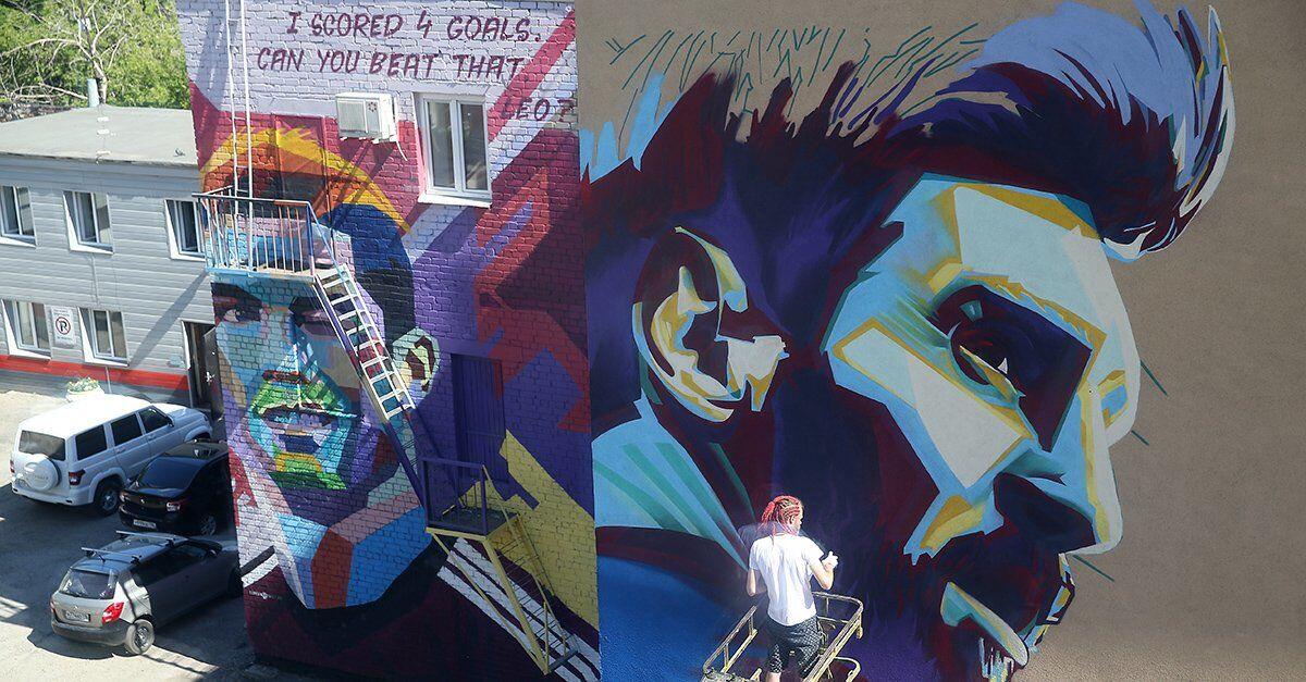 Setelah Ronaldo dan Messi, Kini Neymar Diabadikan di Mural Kota Kazan
