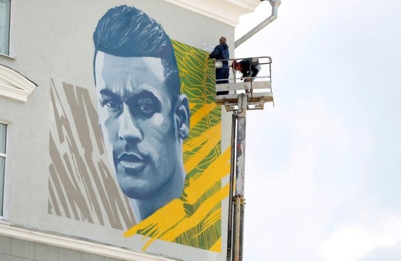 Setelah Ronaldo dan Messi, Kini Neymar Diabadikan di Mural Kota Kazan