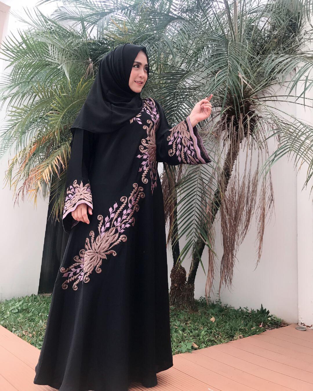 10 Transformasi April Jasmine, Artis Antagonis yang Jadi Ibu Tiga Anak