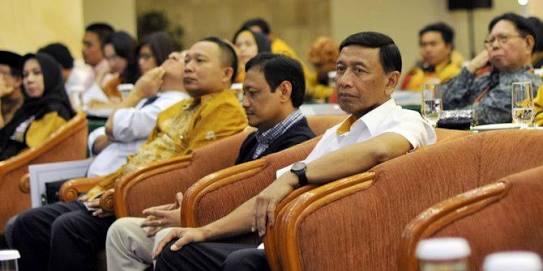 Kader minta Jokowi evaluasi posisi Wiranto di Kabinet usai obok-obok Hanura