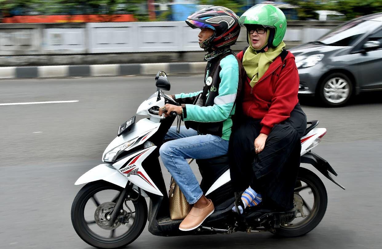 Jangan Lakukan 7 Hal Ini Ketika di Atas Motor Karena Berisiko