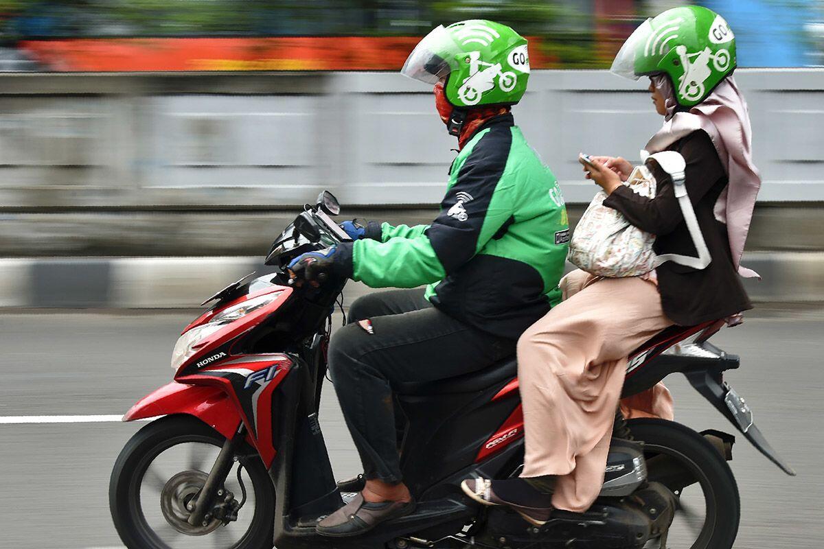 Jangan Lakukan 7 Hal Ini Ketika di Atas Motor Karena Berisiko
