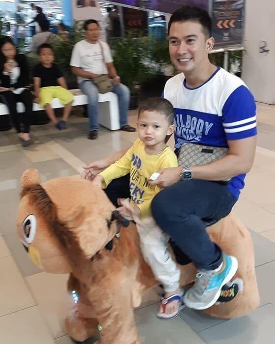 Jarang Tersorot Kamera, Ini 10 Potret Mesra Keluarga Mandala Shoji