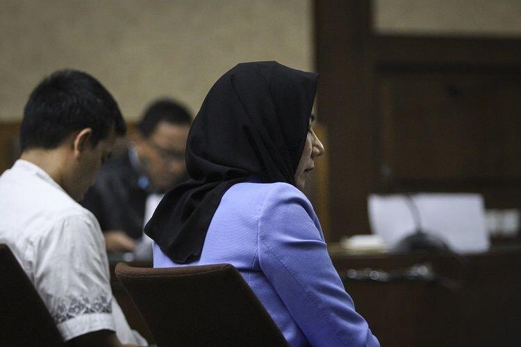 5 Gaya Bupati Kutai Nonaktif Rita Widyasari, Tetap Kece saat Sidang