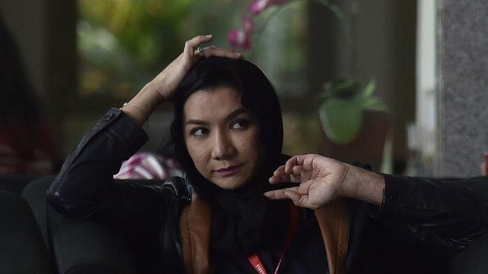 5 Gaya Bupati Kutai Nonaktif Rita Widyasari, Tetap Kece saat Sidang