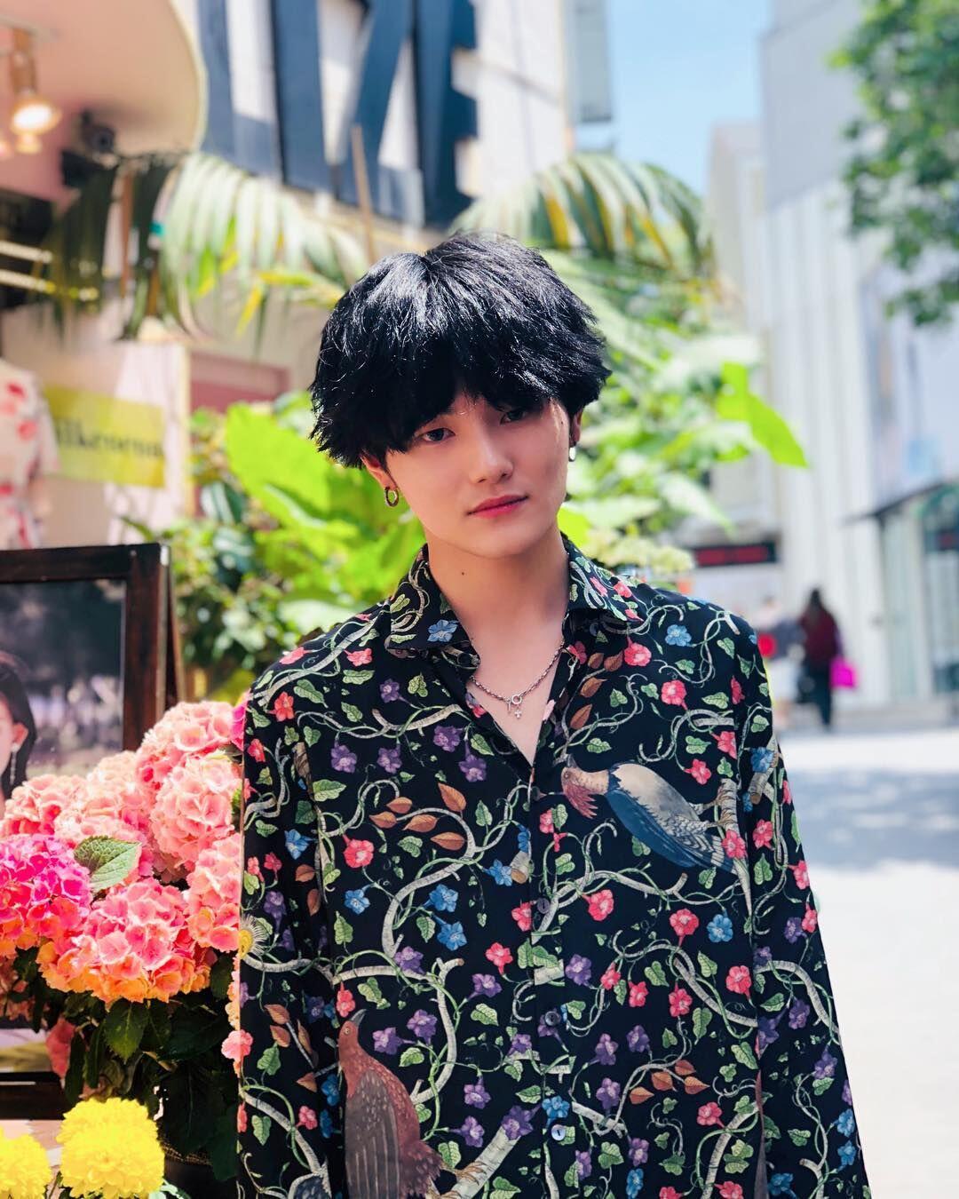 10 Potret Kenji, Cowok Jepang yang Mirip V dan Suga BTS!