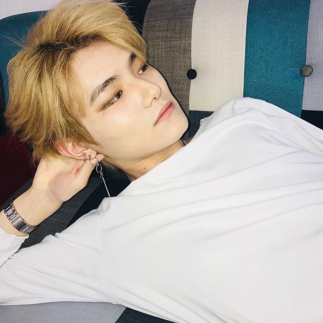 10 Potret Kenji, Cowok Jepang yang Mirip V dan Suga BTS!