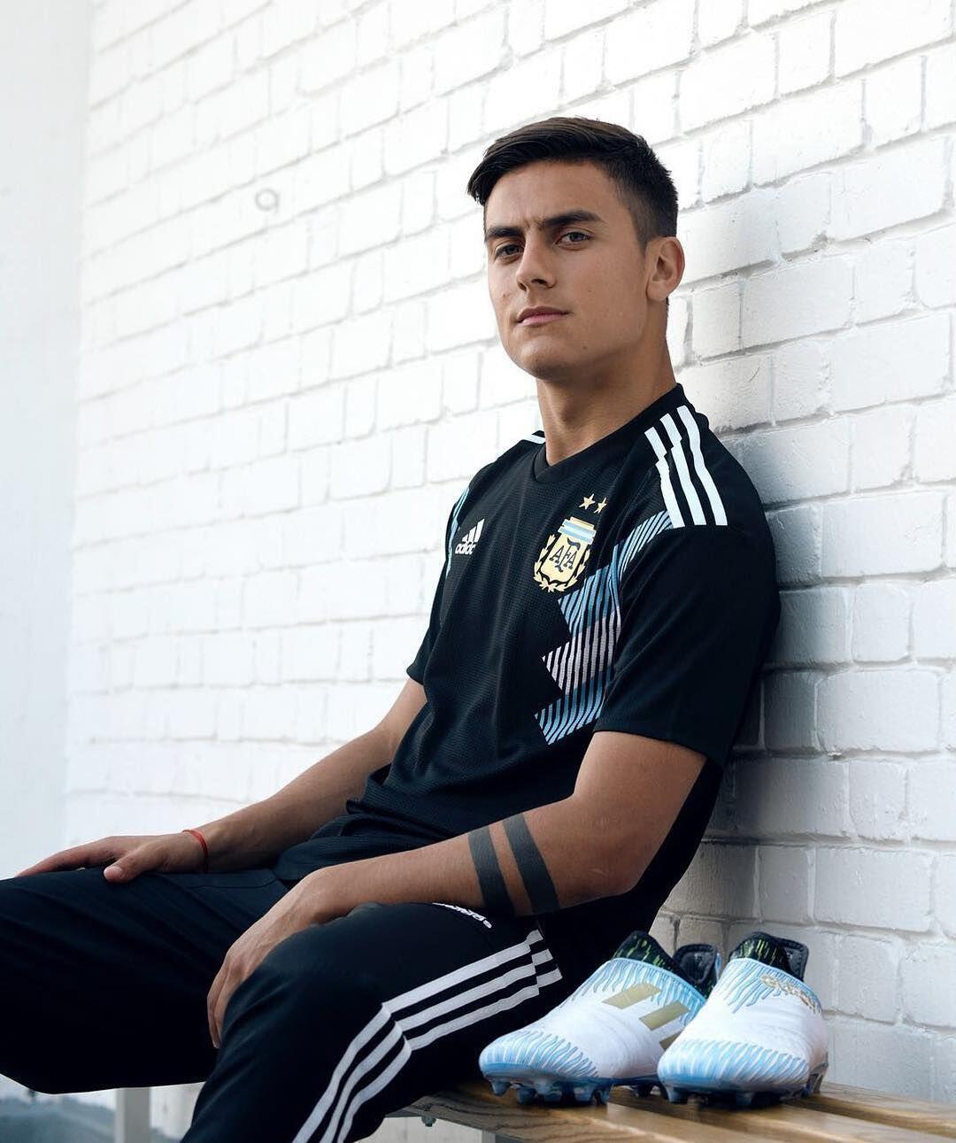 9 Pesepak Bola Gagah yang Mungkin Kamu Lewatkan di Piala Dunia
