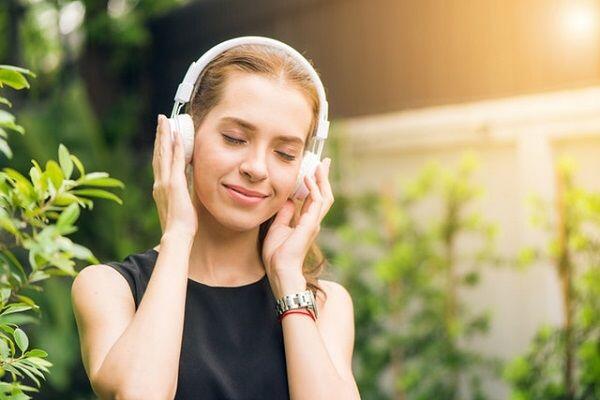 5 Fakta yang Membuktikan Cewek Lebih Peka Ketimbang Cowok