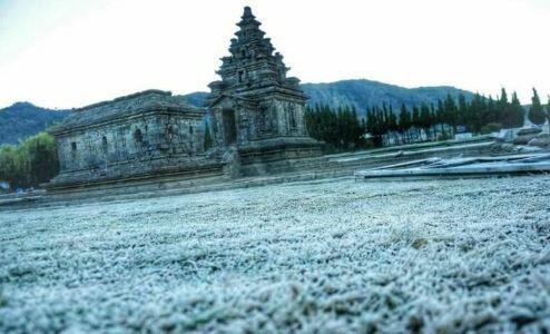 FOTO dan VIDEO: Brrrr Serasa di Eropa, Salju Turun di Dieng