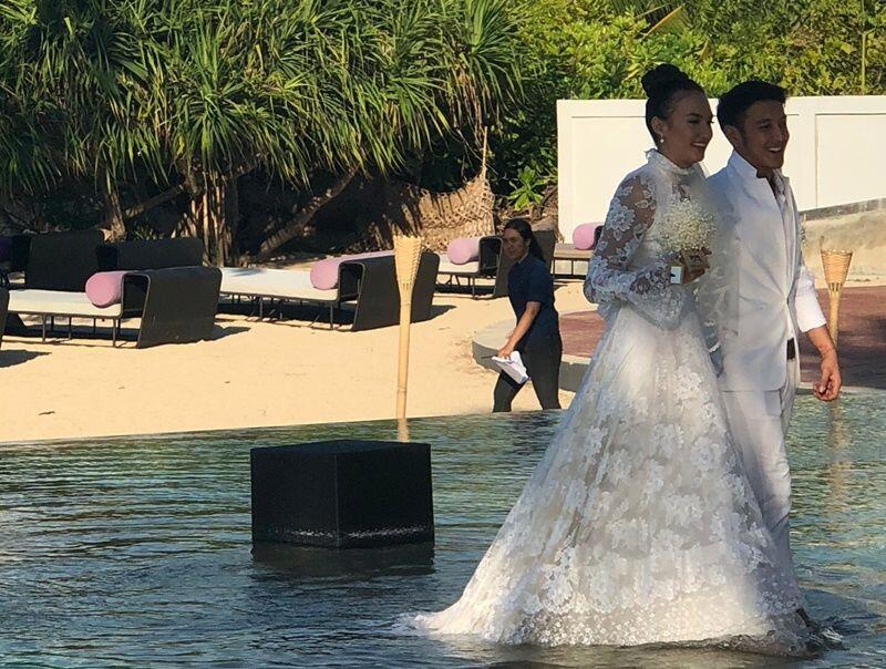 Resmi Menikah, 10 Potret Manis Pernikahan Nadine & Dimas Anggara