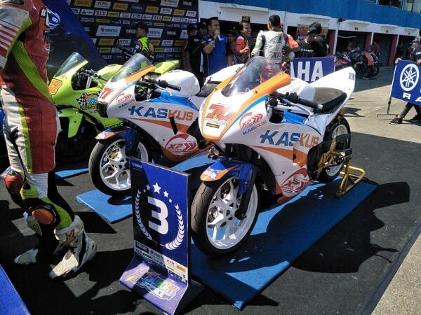 R25 Owner Community Kaskus (ROCK) Juara di Race 3 Sunday Race Sentul!