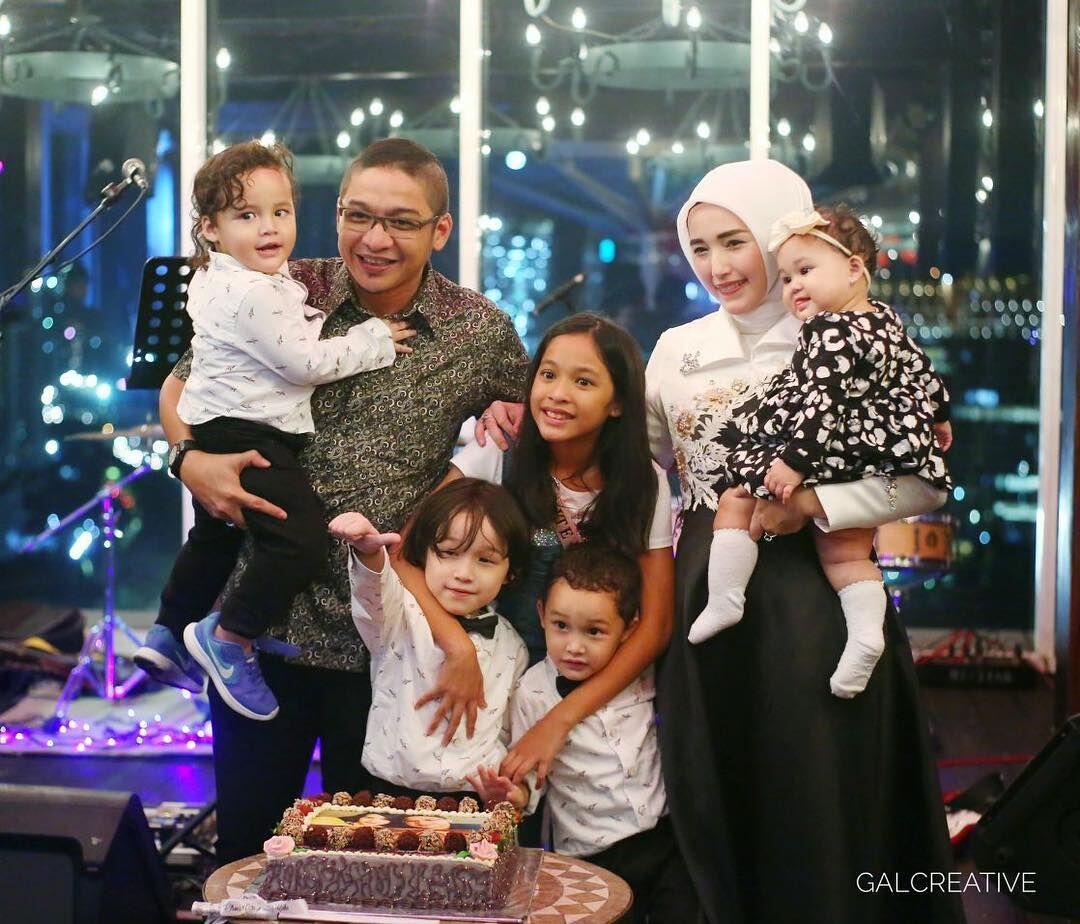 7 Tahun Menikah, Ini 10 Potret Bahagia Keluarga Pasha & Adel