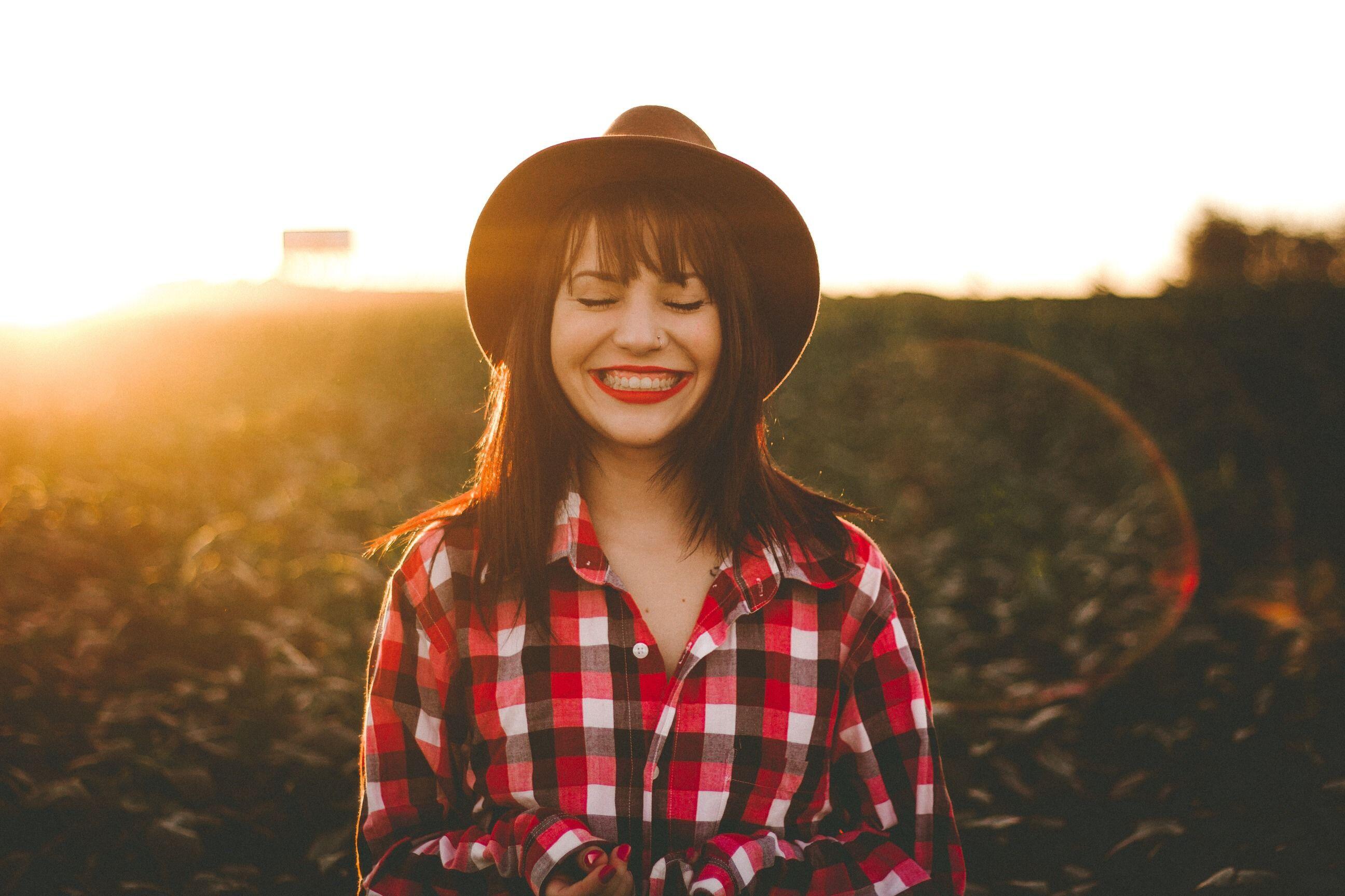 10 Tips Menghadapi Rasa Jatuh Cinta Pada Pandangan Pertama