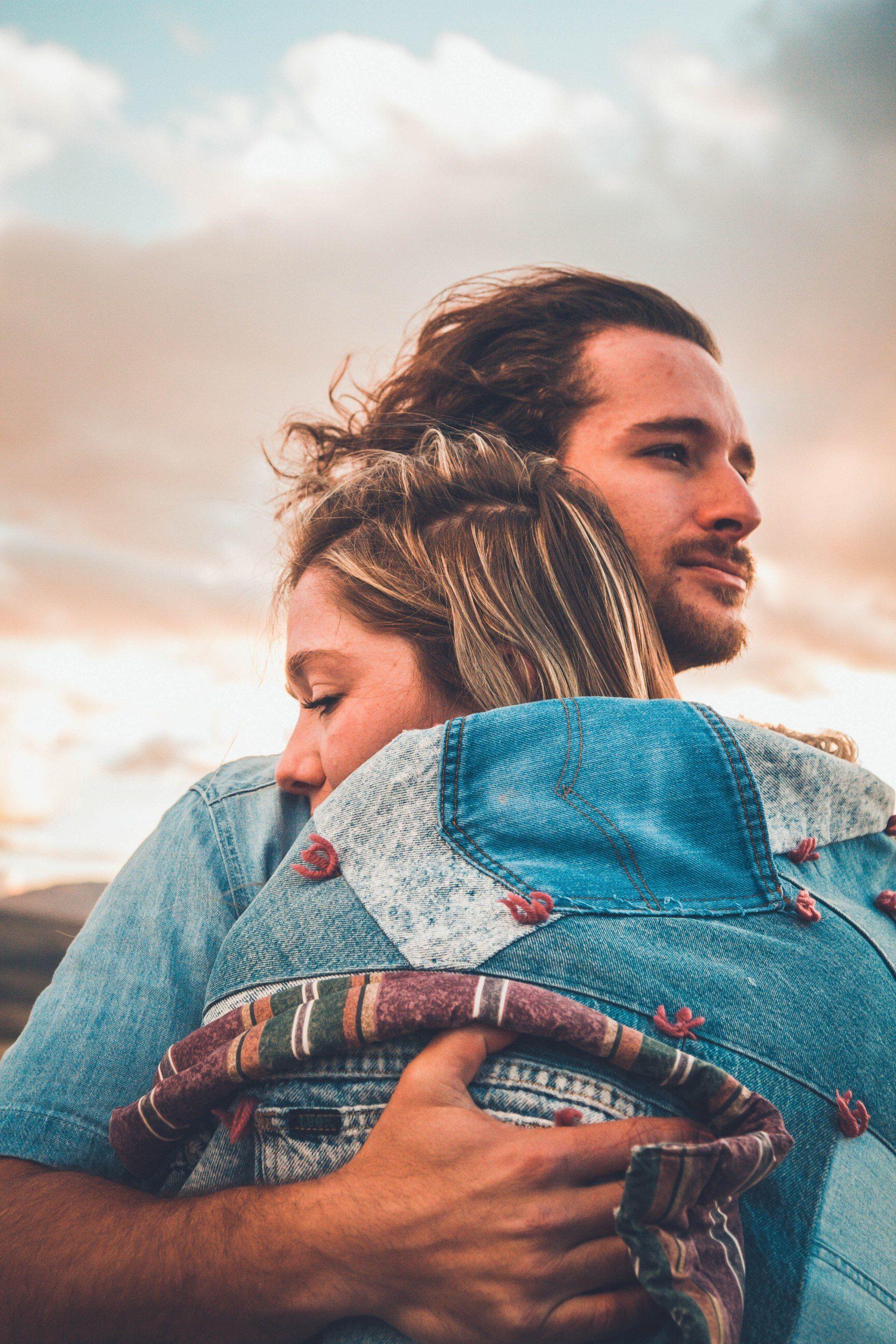 10 Tips Menghadapi Rasa Jatuh Cinta Pada Pandangan Pertama