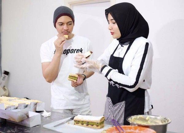 10 Momen Romantis Pasangan Irwansyah & Zaskia Sungkar, Bikin Iri!