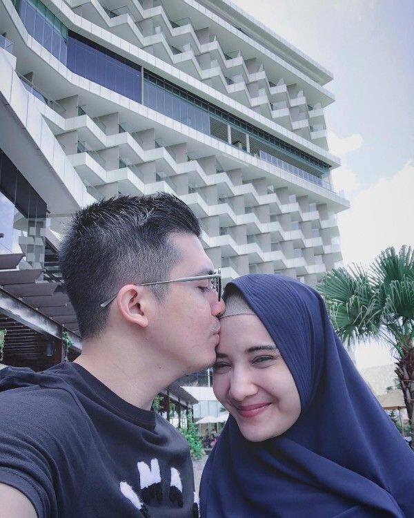10 Momen Romantis Pasangan Irwansyah & Zaskia Sungkar, Bikin Iri!