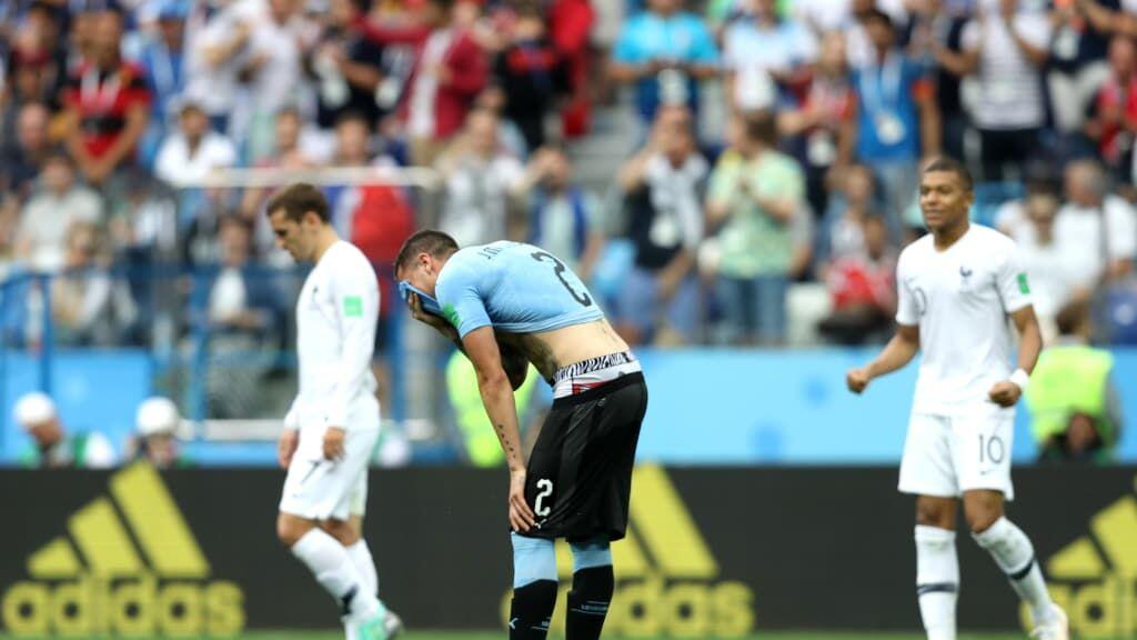 Sebut Tangis Gimenez Memalukan, Gary Neville Dikecam Netizen