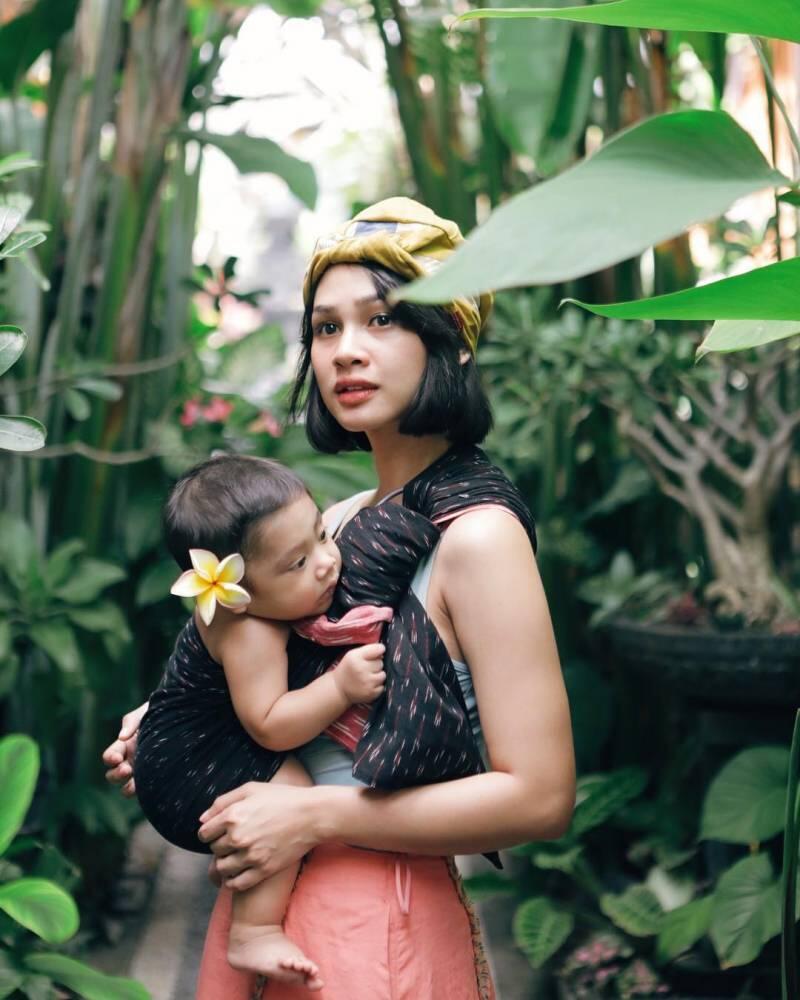 Calon Mama Muda Kudu Tahu 9 Gendongan Bayi Kekinian Ini. Baby Nyaman, Mama Cetar!