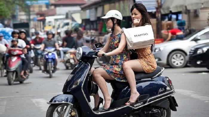 Momen Apa Saja Yang Suka Dilirik Pengendara Motor di Jalan