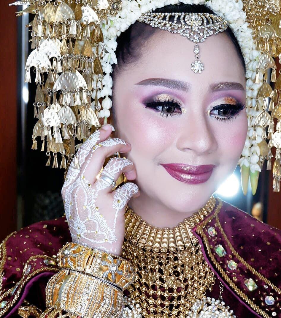 Sah, 10 Potret Manis Pernikahan Chikita Meidy dan Indra Aditya