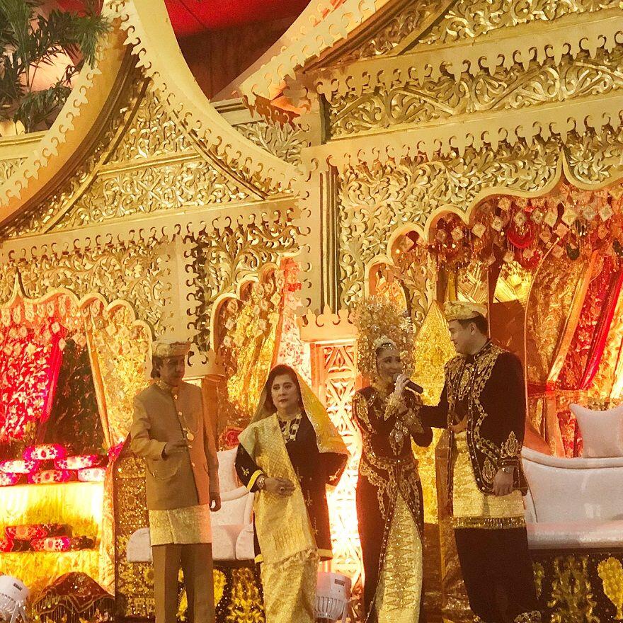 Sah, 10 Potret Manis Pernikahan Chikita Meidy dan Indra Aditya