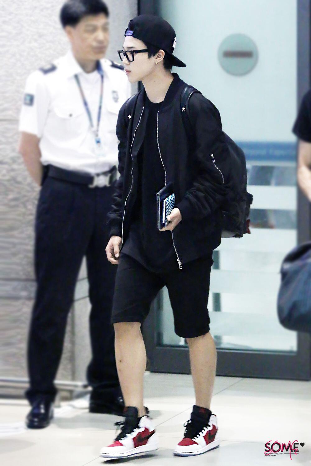 Kasual nan Trendy dengan 9 Padu Padan Celana Pendek ala Jimin BTS