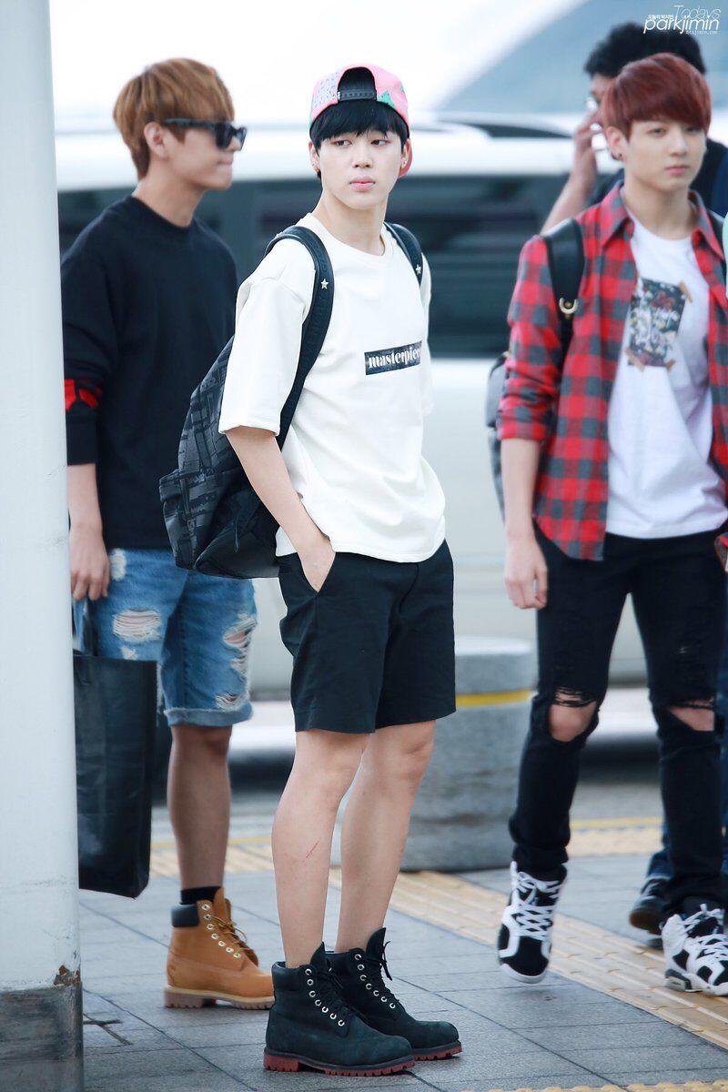 Kasual nan Trendy dengan 9 Padu Padan Celana Pendek ala Jimin BTS