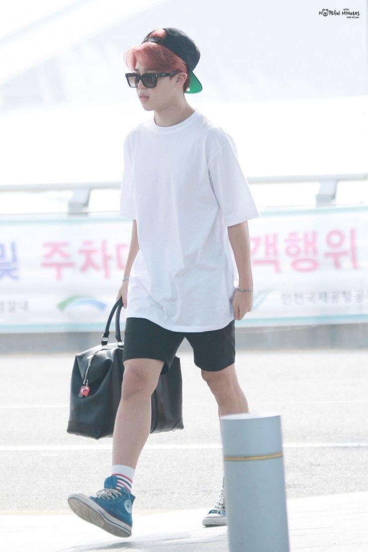 Kasual nan Trendy dengan 9 Padu Padan Celana Pendek ala Jimin BTS