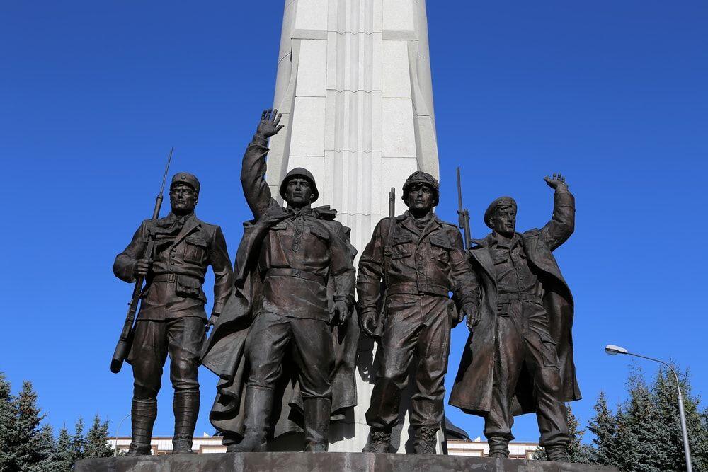 6 Monumen Perang Ini Wajib Kamu Kunjungi Saat Traveling ke Rusia
