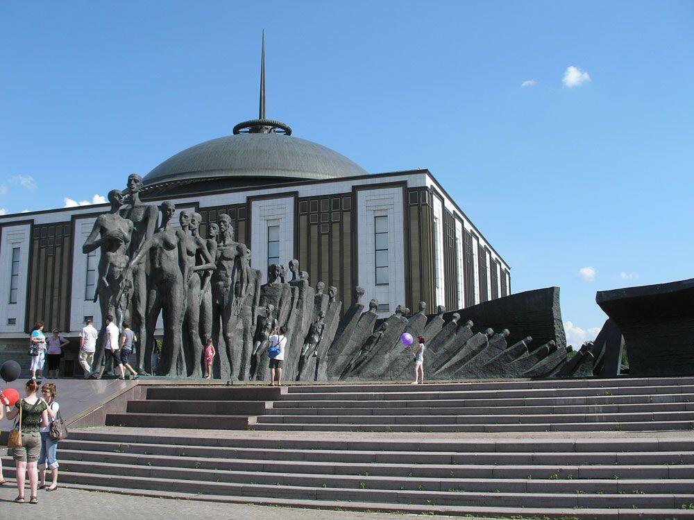 6 Monumen Perang Ini Wajib Kamu Kunjungi Saat Traveling ke Rusia