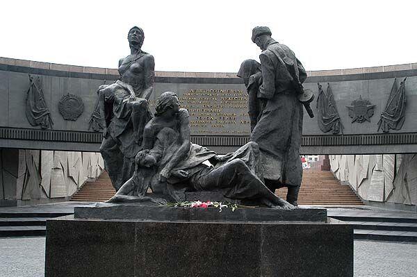 6 Monumen Perang Ini Wajib Kamu Kunjungi Saat Traveling ke Rusia