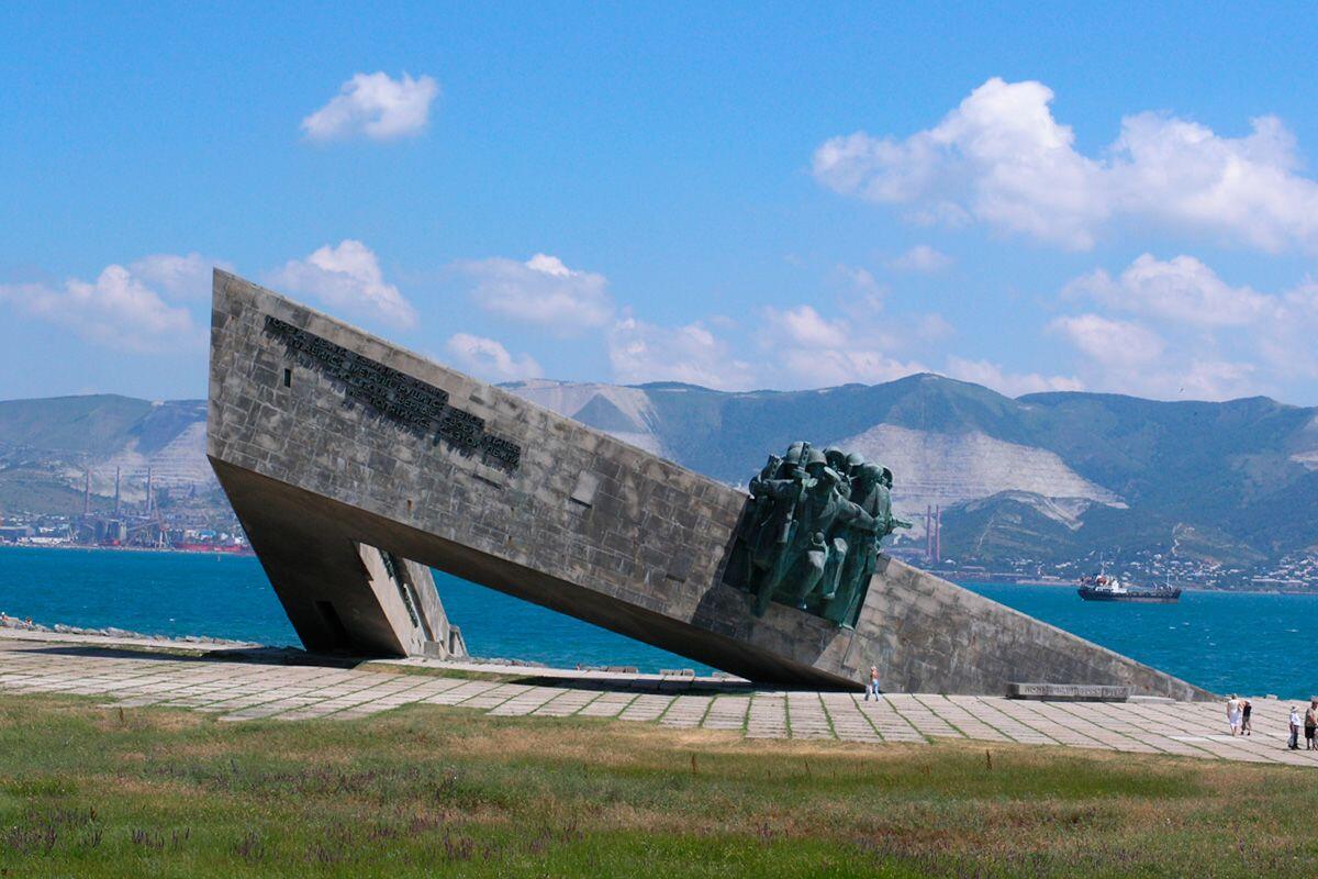 6 Monumen Perang Ini Wajib Kamu Kunjungi Saat Traveling ke Rusia