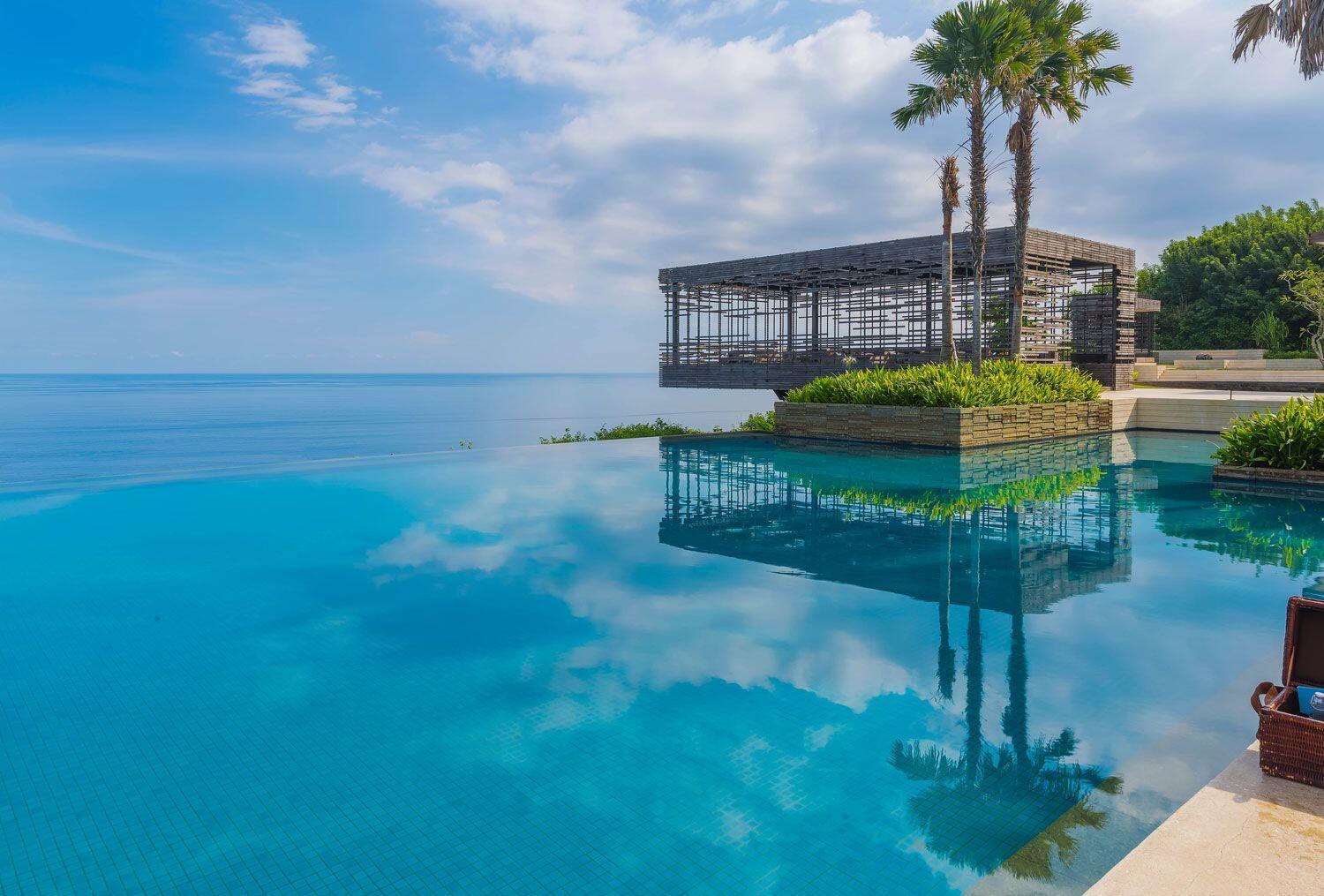 10 Kolam Renang Paling Instagramable di Dunia, Indonesia Juga Punya