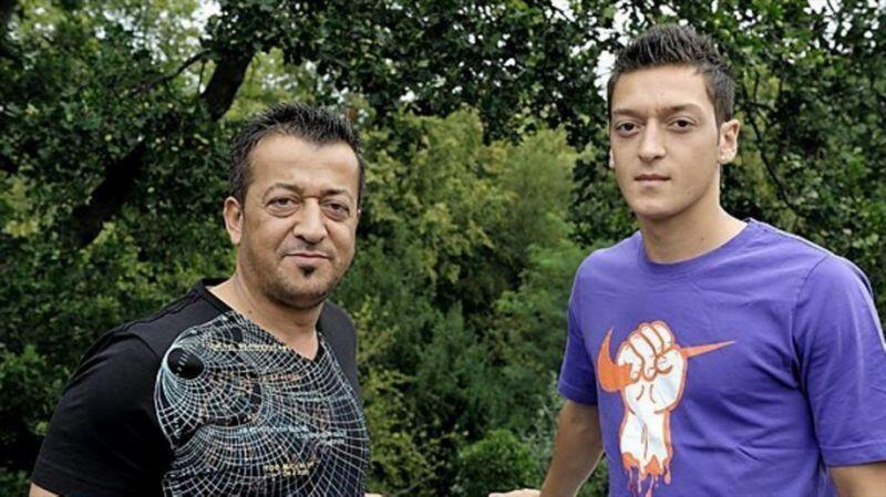 Ayah Ozil: Lebih Baik Mesut Mundur dari Timnas