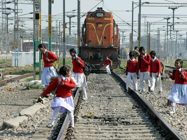 Kepala Stasiun Ketiduran karena Mabuk, Kereta di India Terlambat