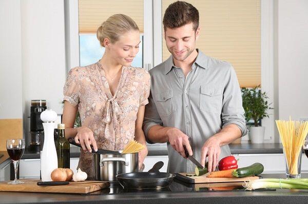 6 Alasan Logis Cewek Jago Masak Layak Dijadikan Calon Istri Idaman