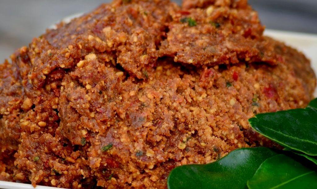 Gak Perlu Beli, Ini Resep Mudah Bikin Sambal Kacang yang Yummy!