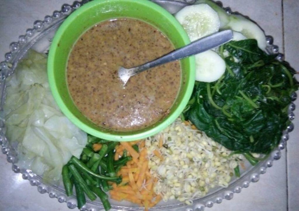 Gak Perlu Beli, Ini Resep Mudah Bikin Sambal Kacang yang Yummy!