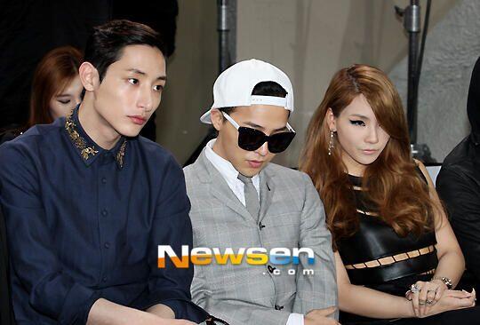 Adu Gaya Artis SM vs YG Entertainment di Acara Fashion, Berkelas!