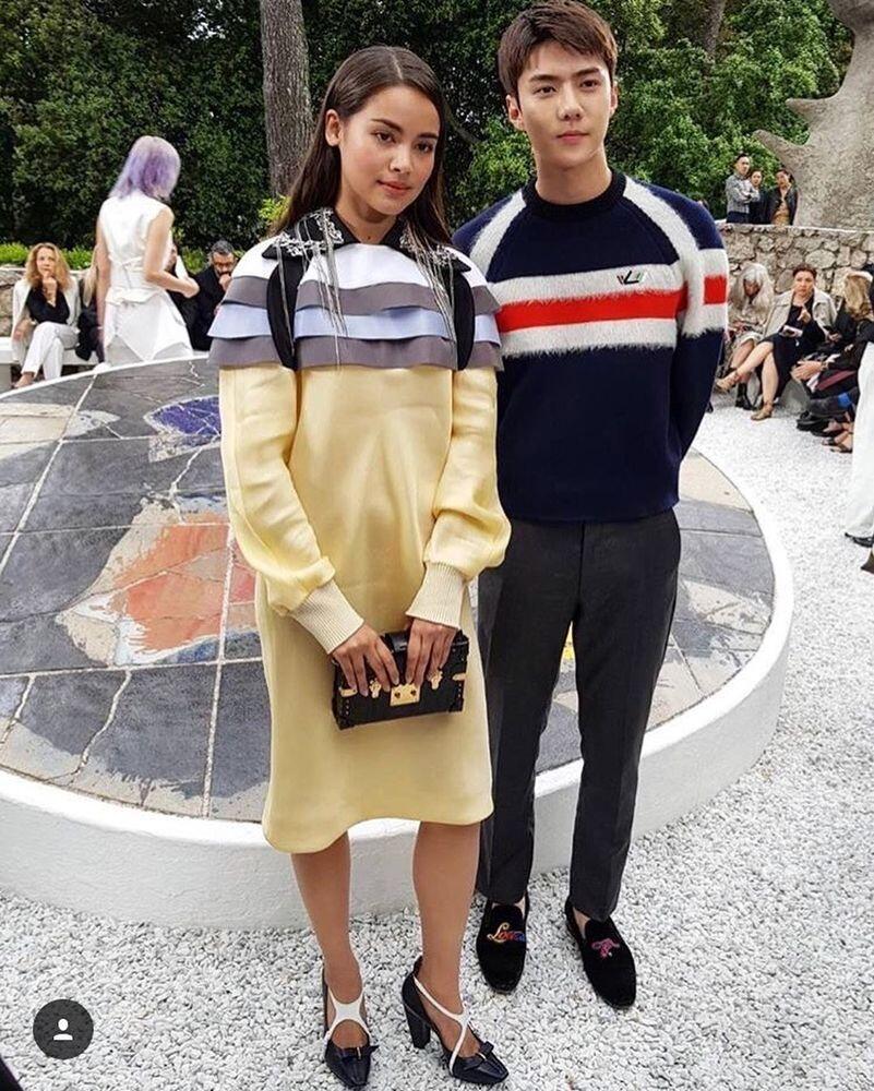 Adu Gaya Artis SM vs YG Entertainment di Acara Fashion, Berkelas!