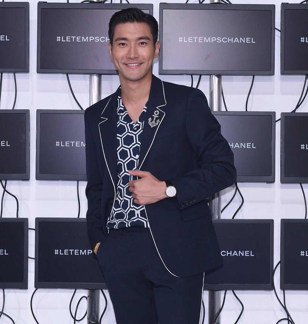 Adu Gaya Artis SM vs YG Entertainment di Acara Fashion, Berkelas!