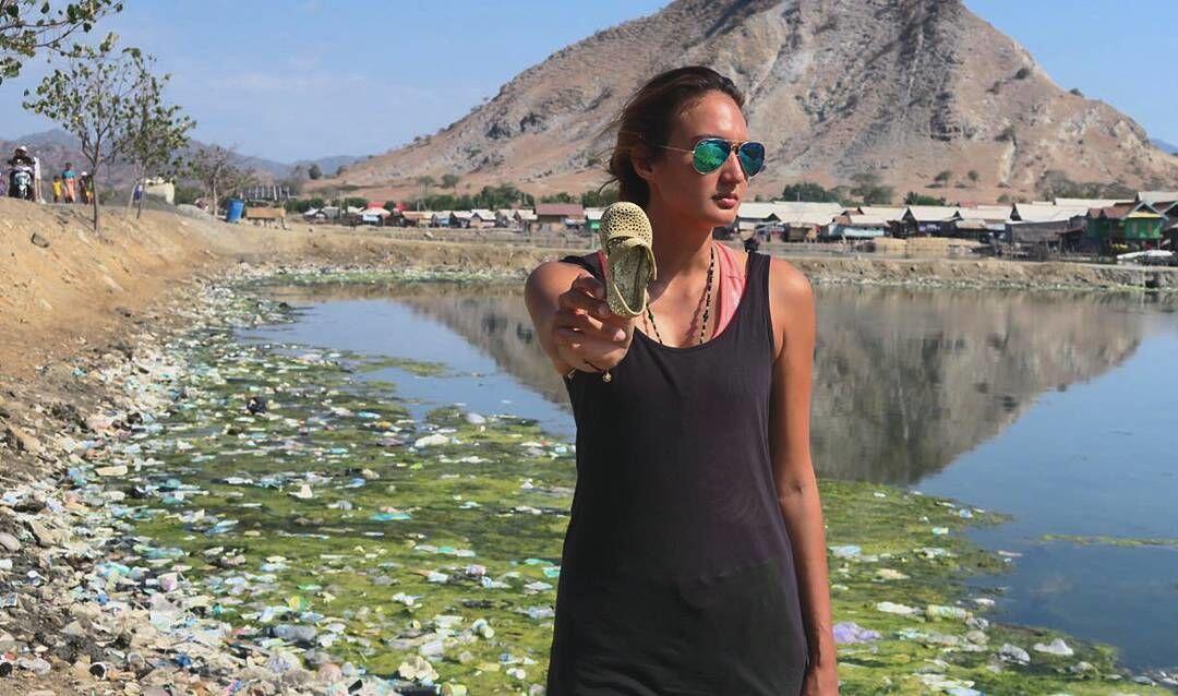 15 Potret Kece Liburan ala Nadine Chandrawinata, Menantang Banget!