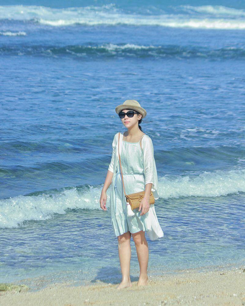 Hobi Traveling, Ini 10 Gaya Casual nan Stylish ala Adinda Thomas
