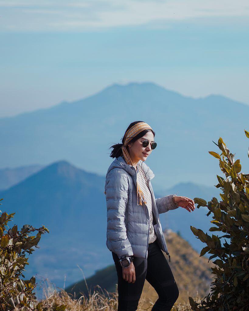 Hobi Traveling, Ini 10 Gaya Casual nan Stylish ala Adinda Thomas