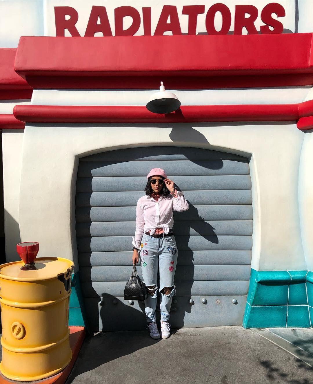 Hobi Traveling, Ini 10 Gaya Casual nan Stylish ala Adinda Thomas