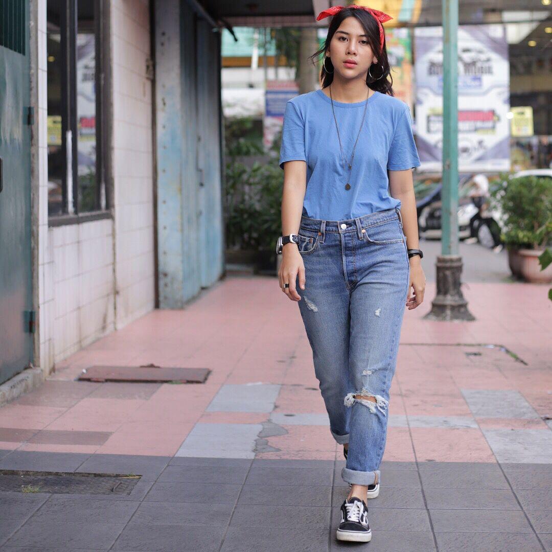 Hobi Traveling, Ini 10 Gaya Casual nan Stylish ala Adinda Thomas
